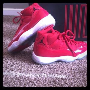 Retro 11 authentic size 9 men’s sneakers